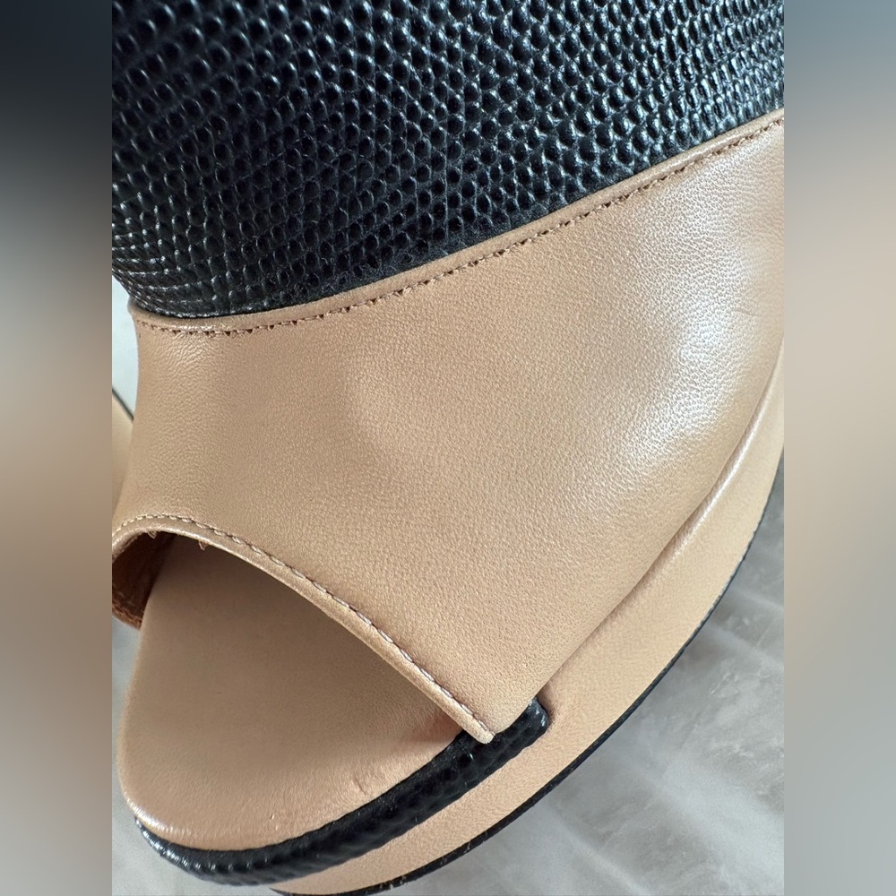 Rare Fendi Black and Tan Peep-Toe Heels Size 37 - Picture 14 of 16